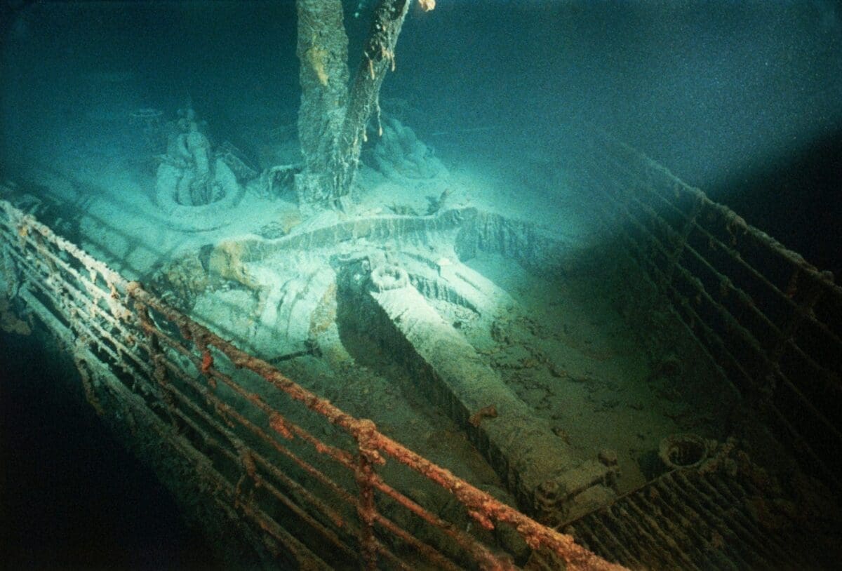 shipwrecks underwater