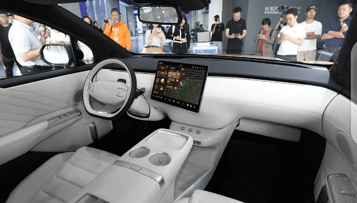 Changan challenges Tesla with an advanced vehicle that turns into a pickup truck with the push of a button!